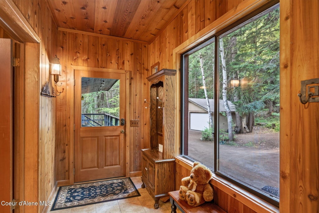 Photo of 2298 Selkirk Rd, Sandpoint, ID 83864 (MLS # 26-9279)