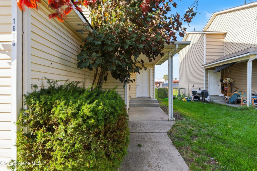 Photo of 1613 COEUR D ALENE Ave, Post Falls, ID 83854 (MLS # 26-9316)