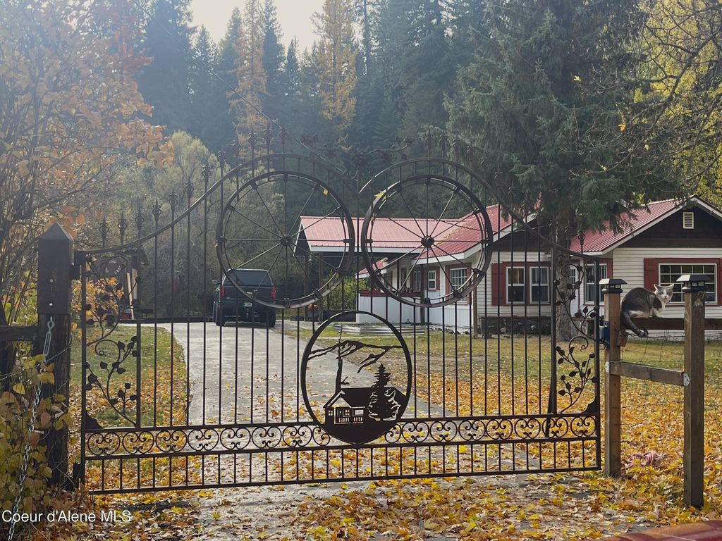 Photo of 84 Highland Flats Flats, Naples, ID 83847 (MLS # 26-4977)