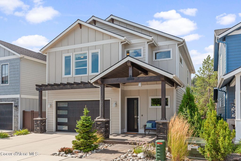 Photo of 1796 Felton Dr, Coeur dAlene, ID 83814 (MLS # 25-8457)