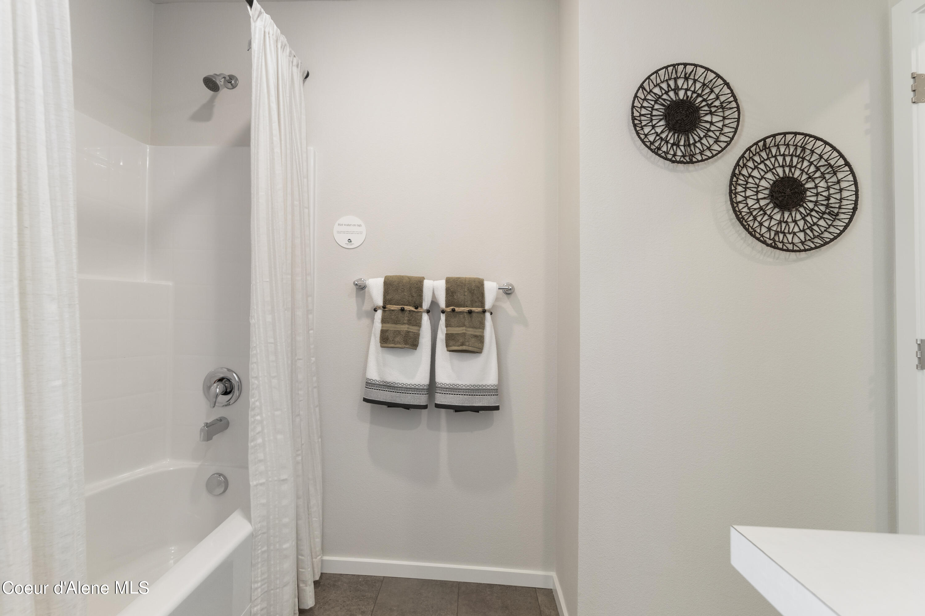 Hayden, Idaho 83835, United States, 3 Bedrooms Bedrooms, ,3 BathroomsBathrooms,Residential,Pending,54544