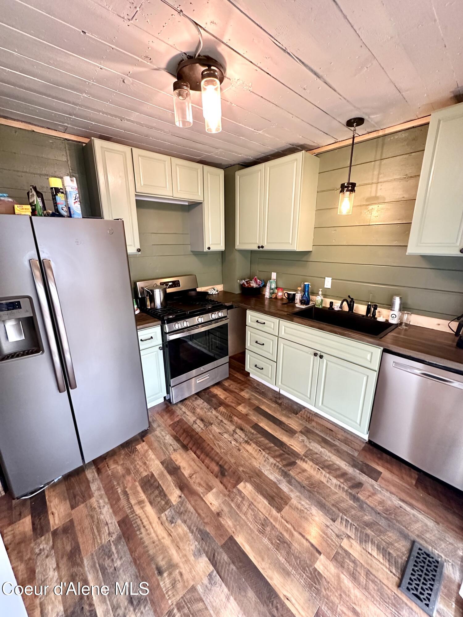 1128 E Garden Ave, Osburn, Alaska image 8