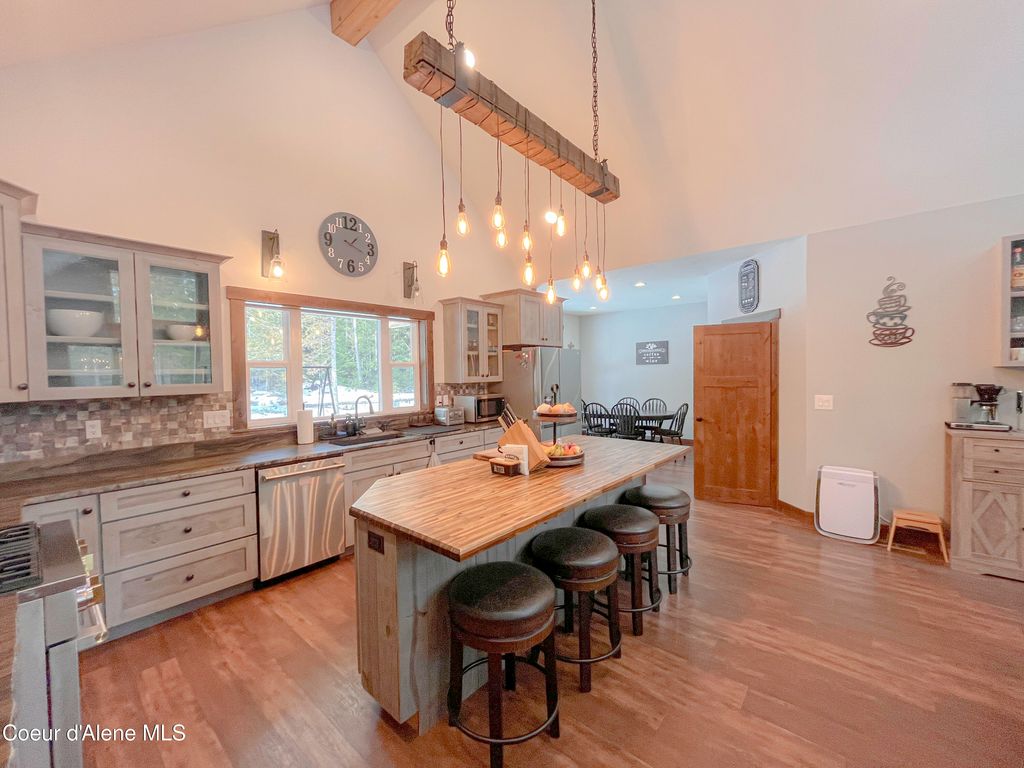 Photo of 186 Coyote Trl, Sandpoint, ID 83864 (MLS # 26-1161)