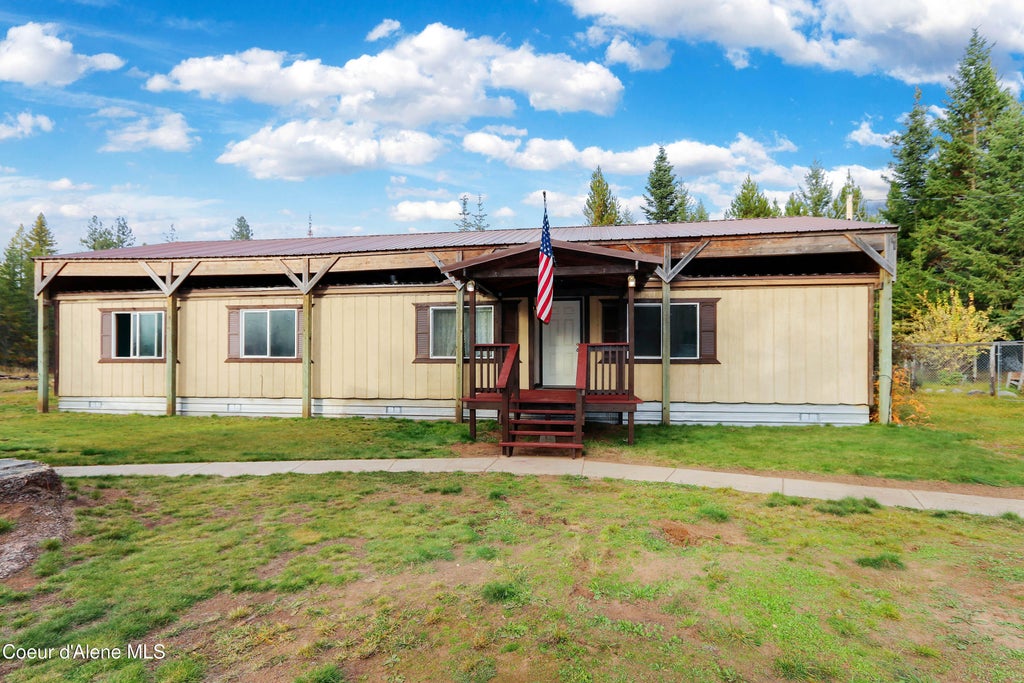 Photo of 457 Winterton RD, Sandpoint, ID 83864 (MLS # 26-10456)