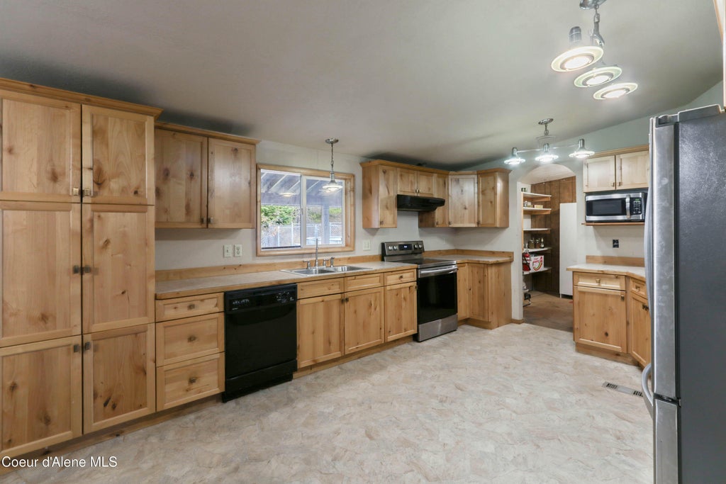 Photo of 457 Winterton RD, Sandpoint, ID 83864 (MLS # 26-10456)
