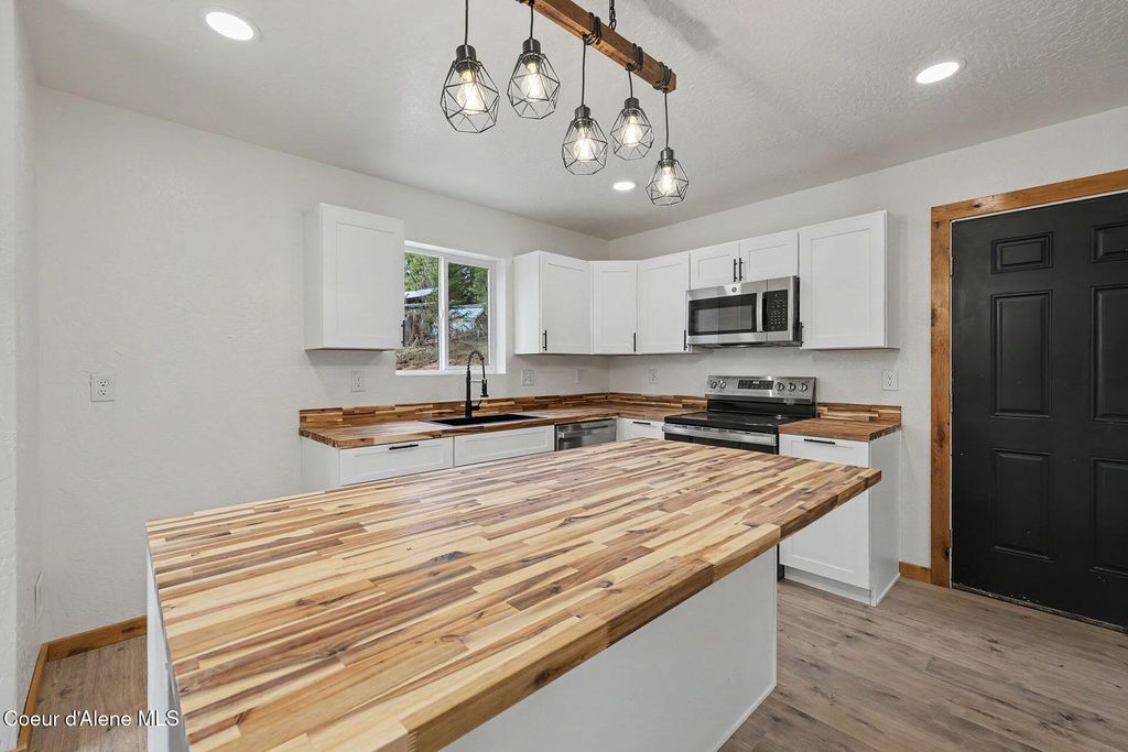 Photo of 181 Lakeview Dr, Blanchard, ID 83804 (MLS # 26-3167)