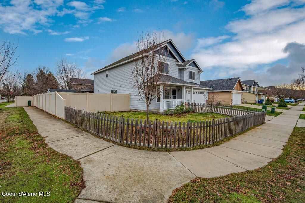 Photo of 1574 MOONSTONE St, Post Falls, ID 83854 (MLS # 25-11480)