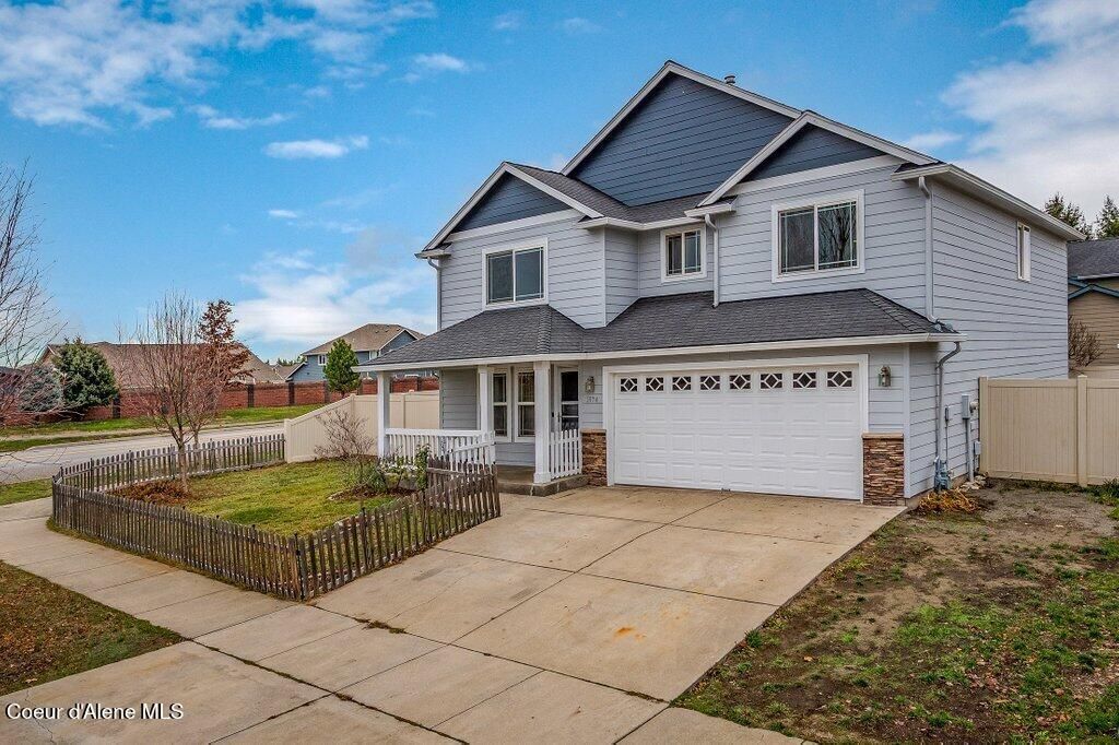 Photo of 1574 MOONSTONE St, Post Falls, ID 83854 (MLS # 25-11480)