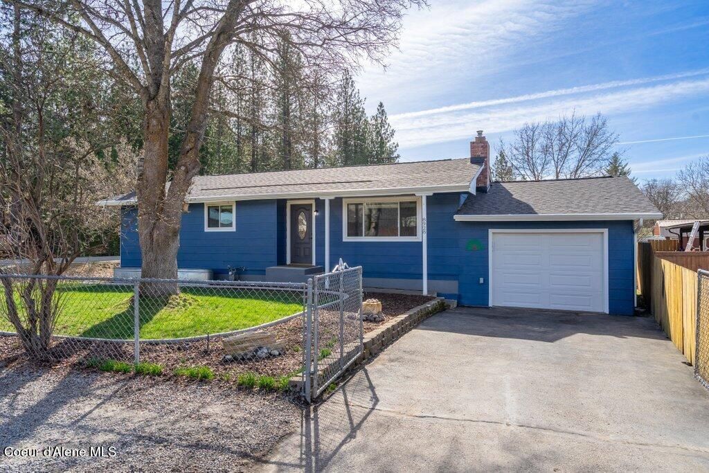 Photo of 8928 Driftwood Dr, Coeur dAlene, ID 83814 (MLS # 26-2561)