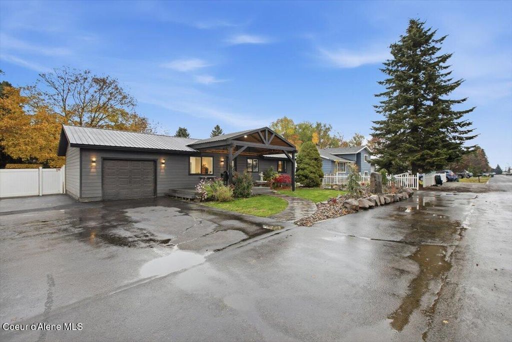 Photo of 9705 MEADOW Way, Hayden, ID 83835 (MLS # 25-11004)