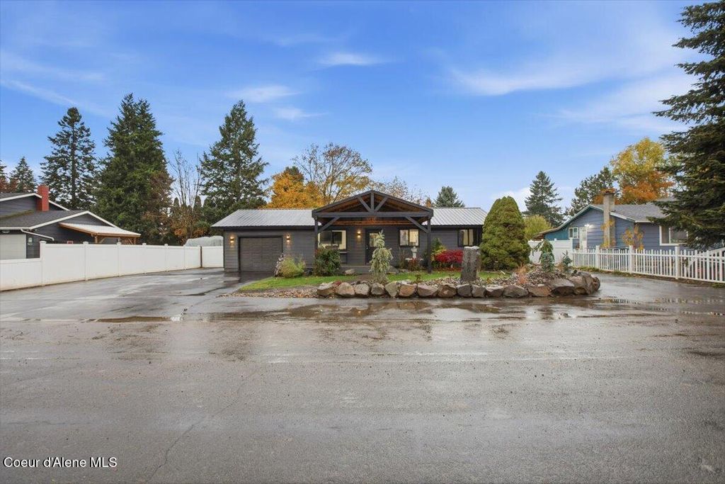 Photo of 9705 MEADOW Way, Hayden, ID 83835 (MLS # 25-11004)