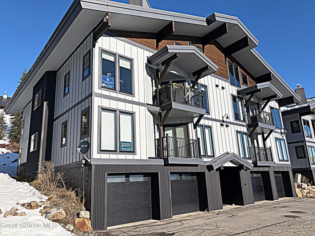 Photo of 155 Crystal Springs Springs # 402, Sandpoint, ID 83864 (MLS # 26-2135)