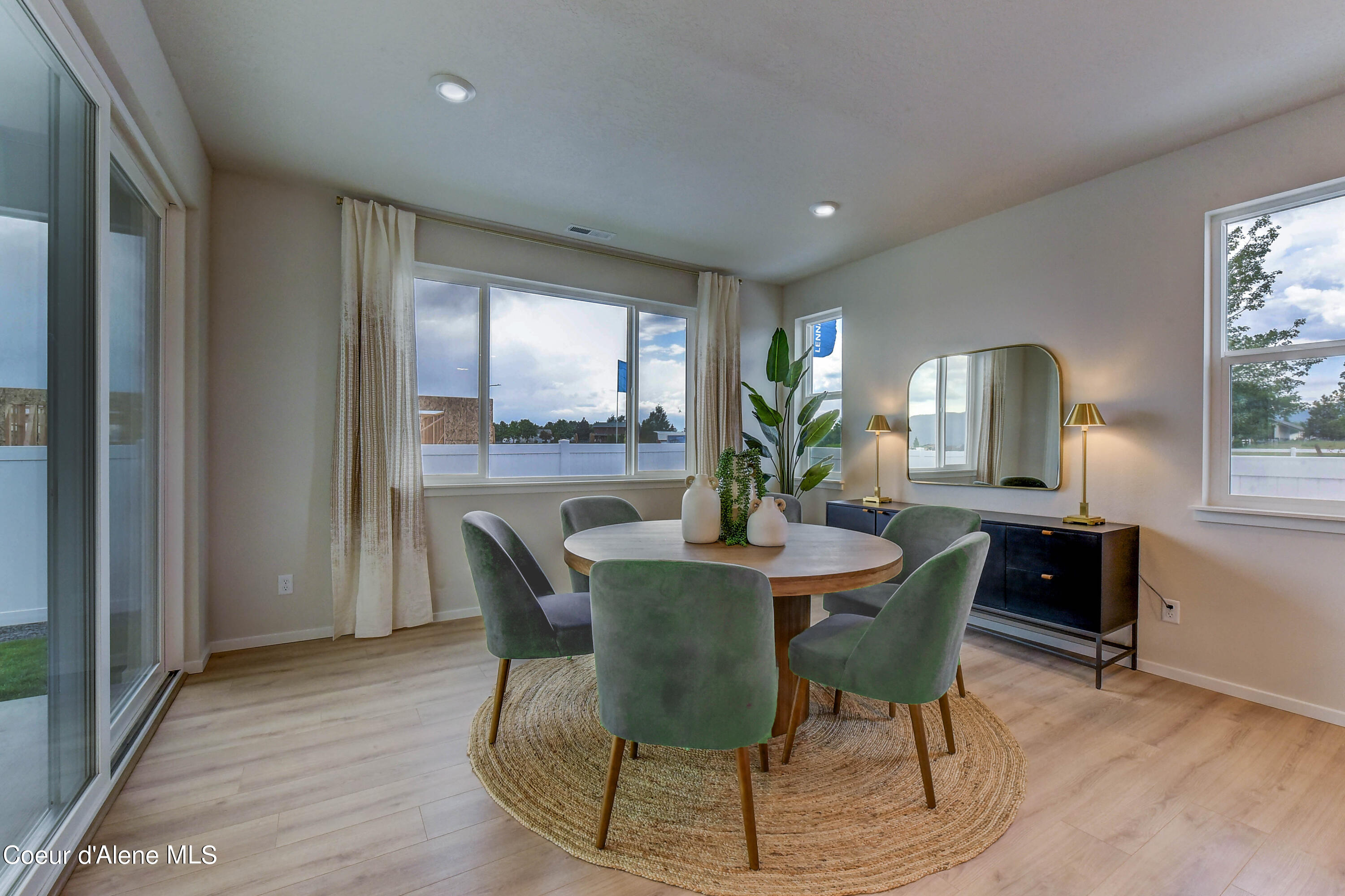 Hayden, Idaho 83835, United States, 2 Bedrooms Bedrooms, ,3 BathroomsBathrooms,Residential,Pending,18620