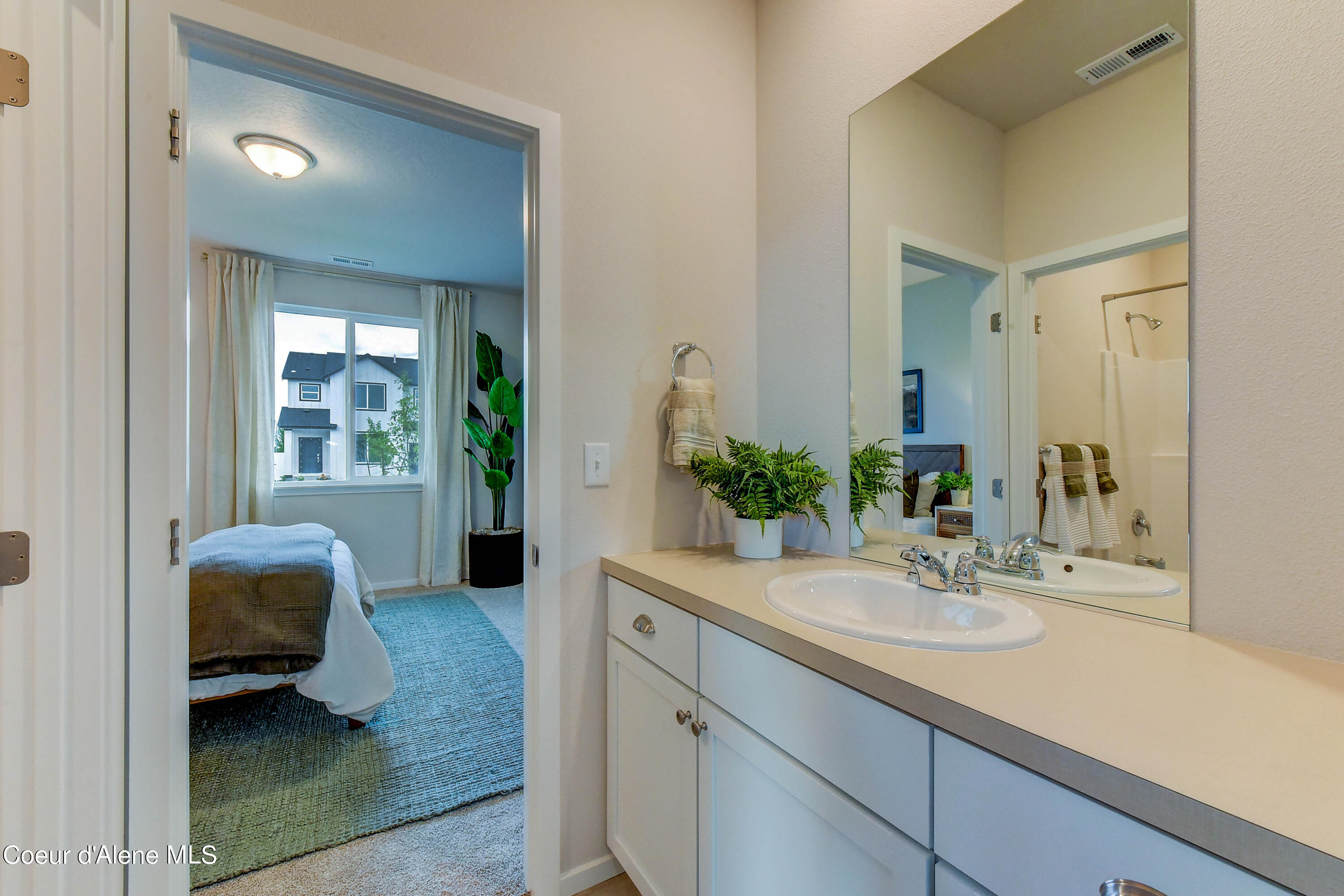 Hayden, Idaho 83835, United States, 2 Bedrooms Bedrooms, ,3 BathroomsBathrooms,Residential,Pending,18620