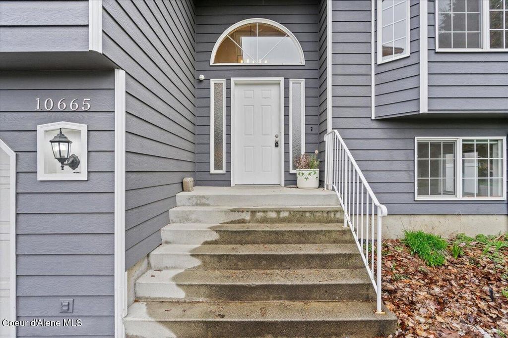 Photo of 10665 OXFORD Dr, Hayden, ID 83835 (MLS # 26-3573)