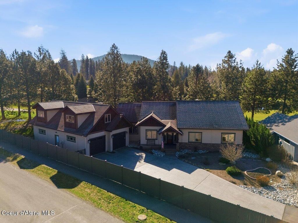 Photo of 1372 HOFMEISTER Ct, Hayden Lake, ID 83835 (MLS # 26-4193)