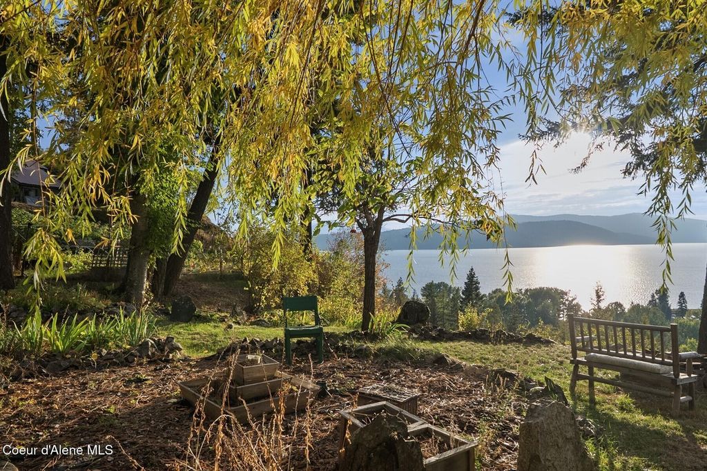 Photo of 130 Mayaka Rd, Hope, ID 83836 (MLS # 25-11096)