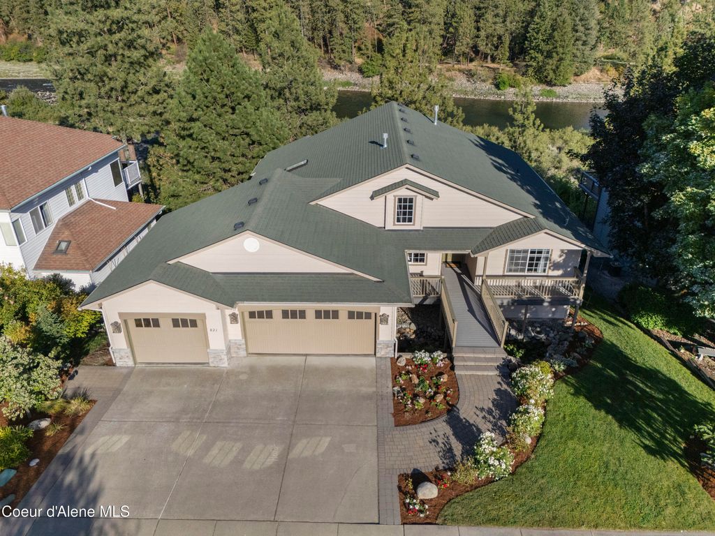 Photo of 821 Majestic View View, Post Falls, ID 83854 (MLS # 25-8665)