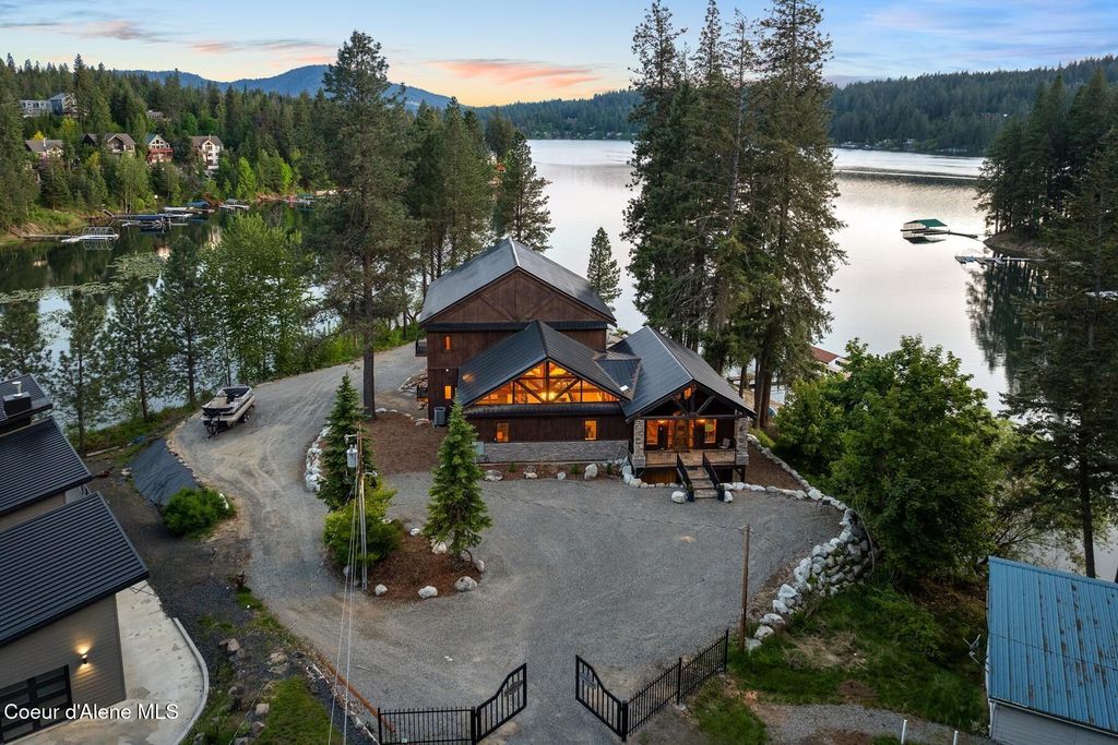 Photo of 14318 Waters Edge Ct, Hayden, ID 83835 (MLS # 25-5247)