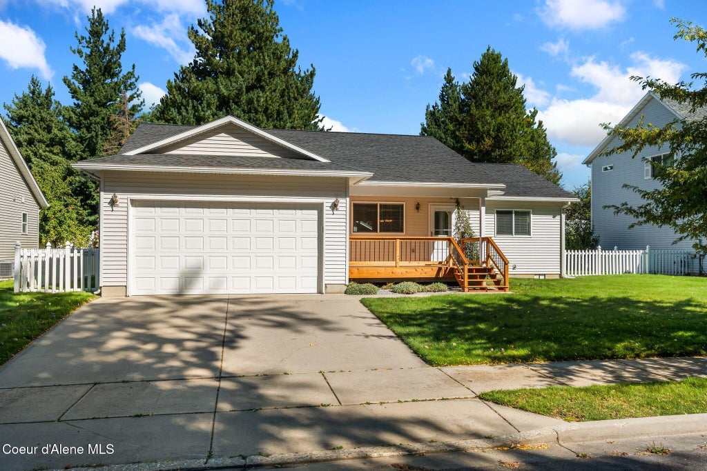 Photo of 414 Louis Ln, Sandpoint, ID 83864 (MLS # 26-9545)