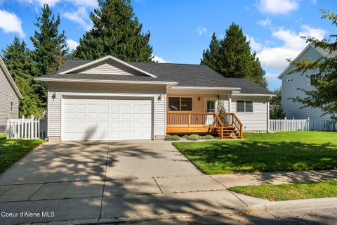 Photo of 414 Louis Ln, Sandpoint, ID 83864 (MLS # 26-9545)