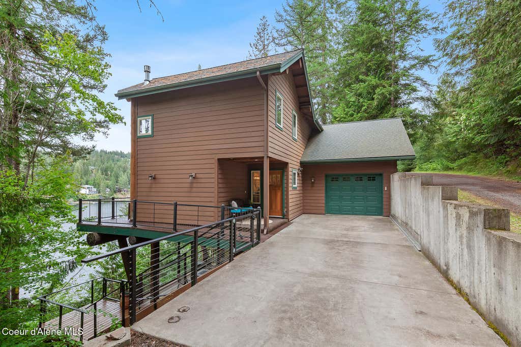 Photo of 8247 Shorecrest RD, Coeur dAlene, ID 83814 (MLS # 26-6949)