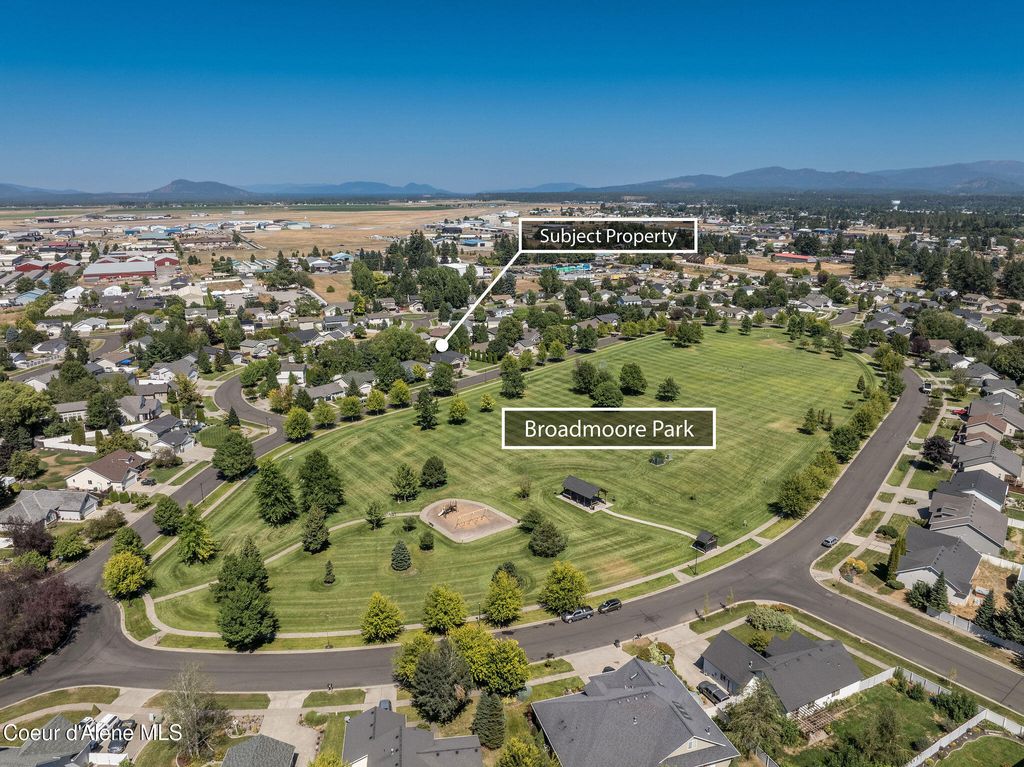 Photo of 2715 BROADMOORE Dr, Hayden, ID 83835 (MLS # 25-8492)