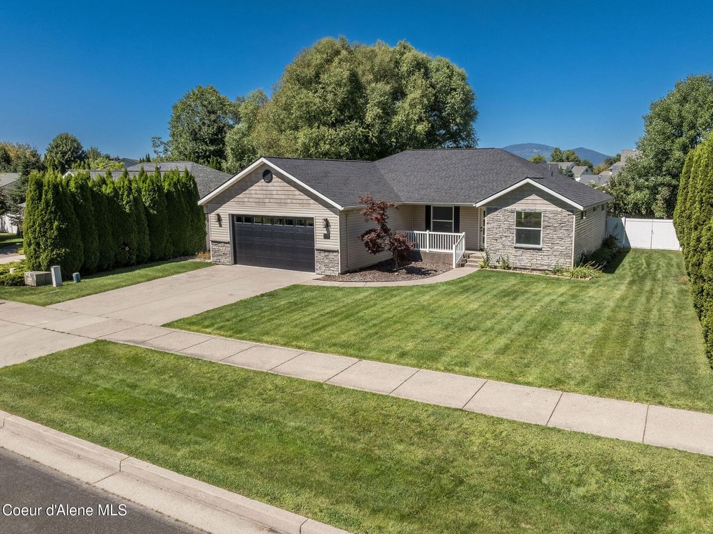 Photo of 2715 BROADMOORE Dr, Hayden, ID 83835 (MLS # 25-8492)