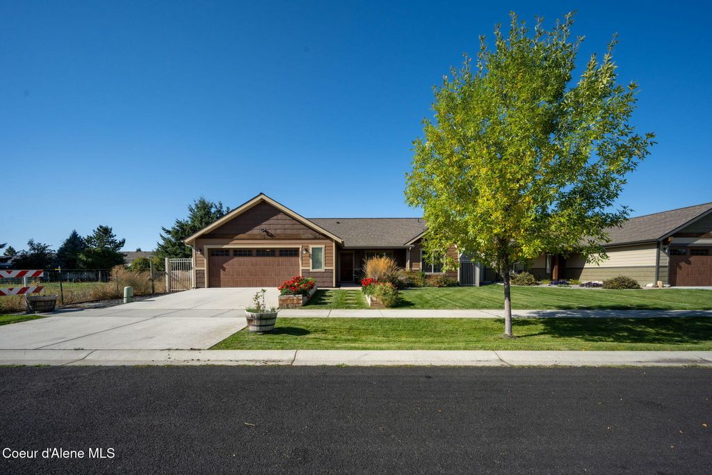 Photo of 2229 SOCKEYE Dr, Post Falls, ID 83854 (MLS # 25-10075)
