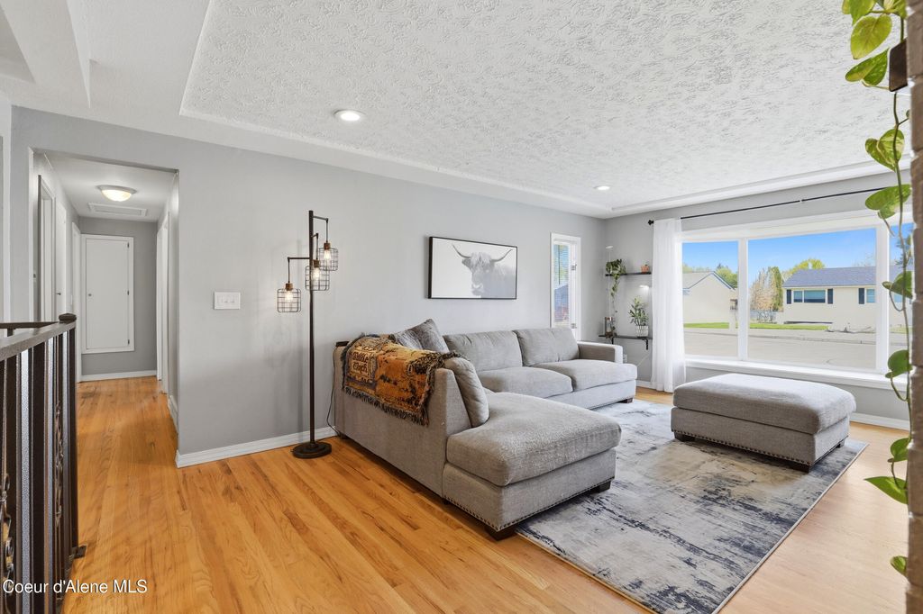 Photo of 1718 Bolivar Rd, Spokane Valley, WA 99037 (MLS # 26-3968)