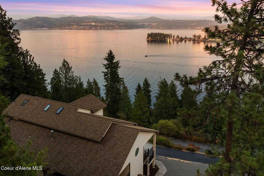 Photo of 5003 Bay Pointe Way, Coeur dAlene, ID 83814 (MLS # 25-9365)