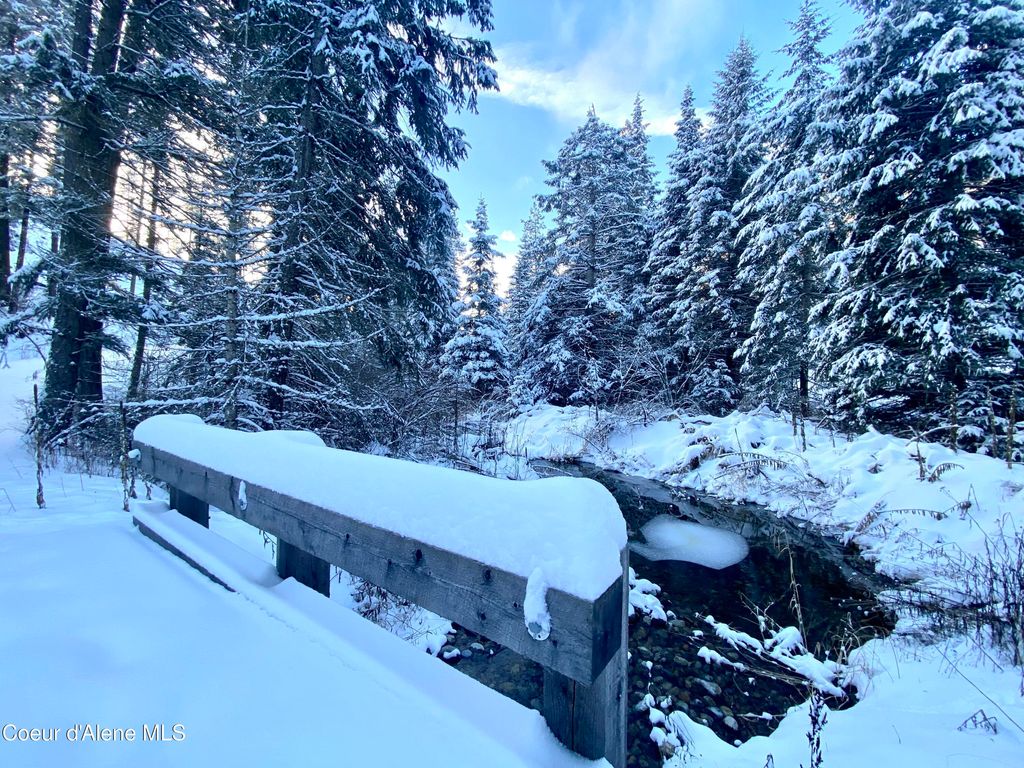 Photo of 2304 Blue Creek Road Road, Coeur dAlene, ID 83814 (MLS # 25-8972)