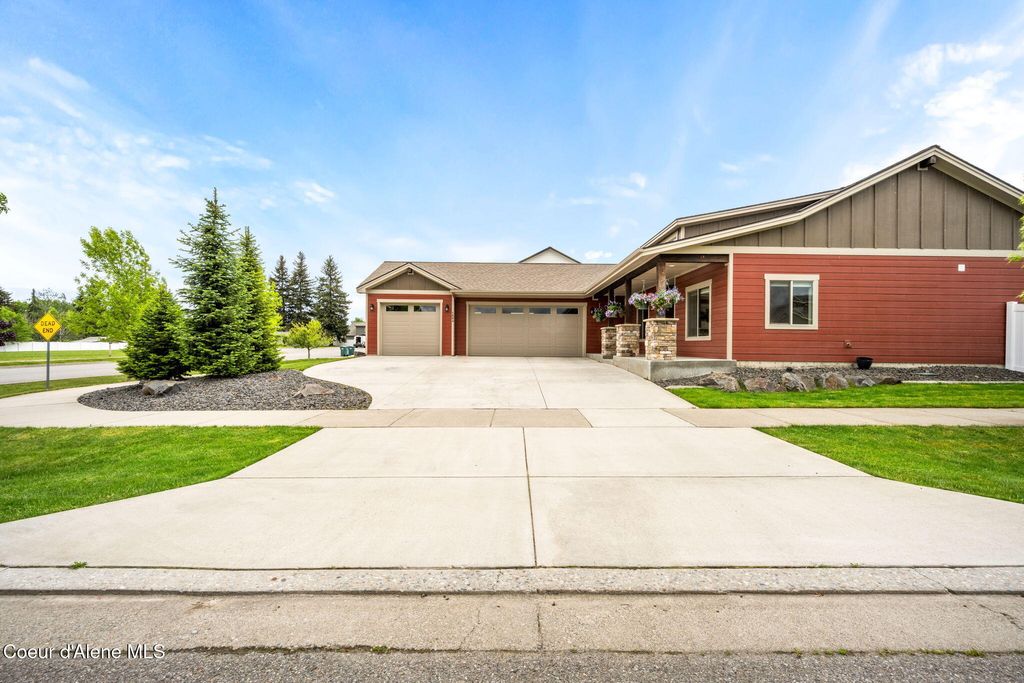 Photo of 1884 Boyles AVE, Hayden, ID 83835 (MLS # 26-4927)