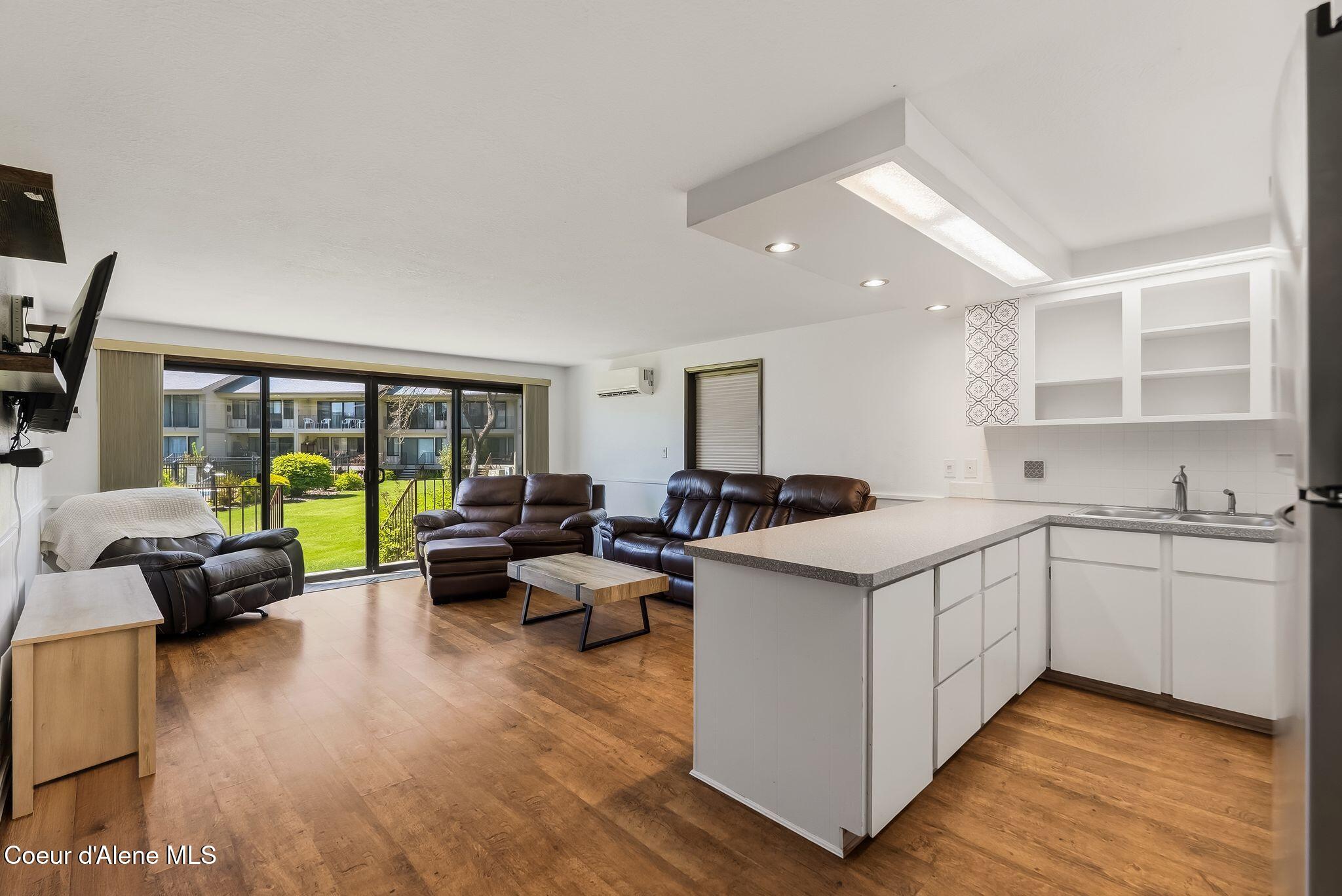 301 Iberian APT 119