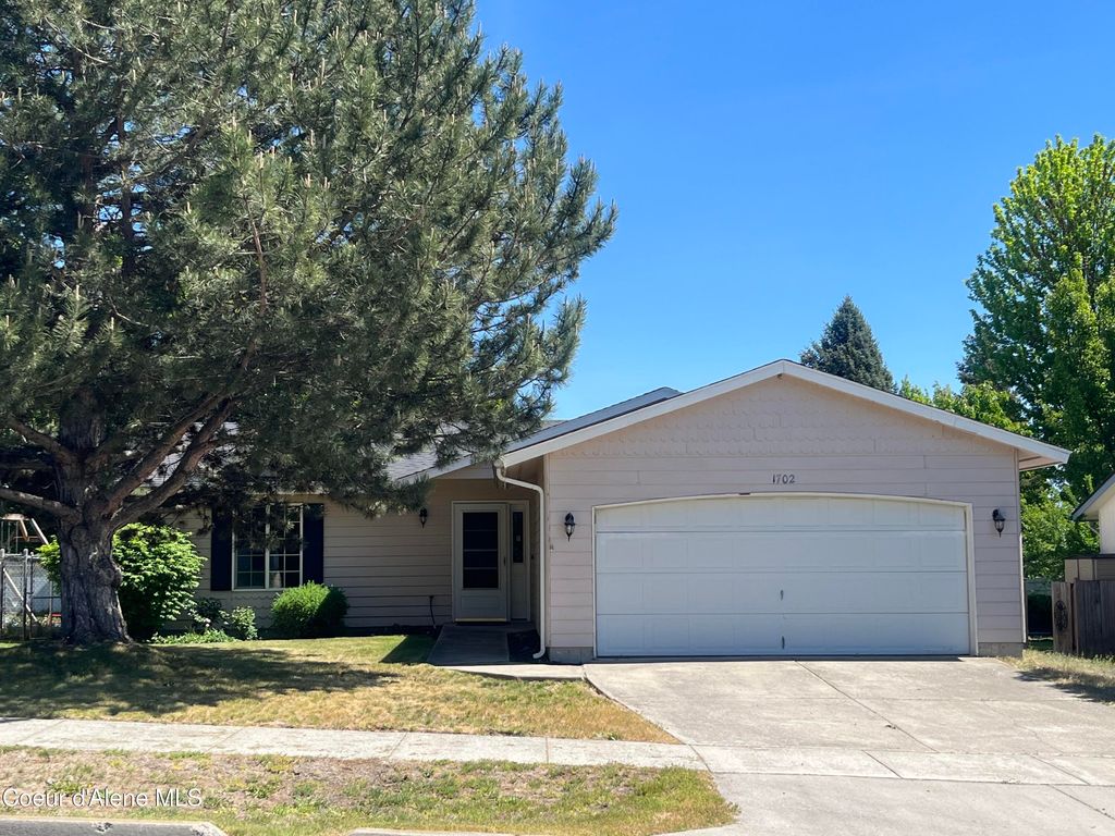 Photo of 1702 Summer Rose ST, Post Falls, ID 83854 (MLS # 26-4733)