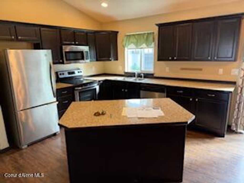 Photo of 600 ELM Rd, Post Falls, ID 83854 (MLS # 25-10212)