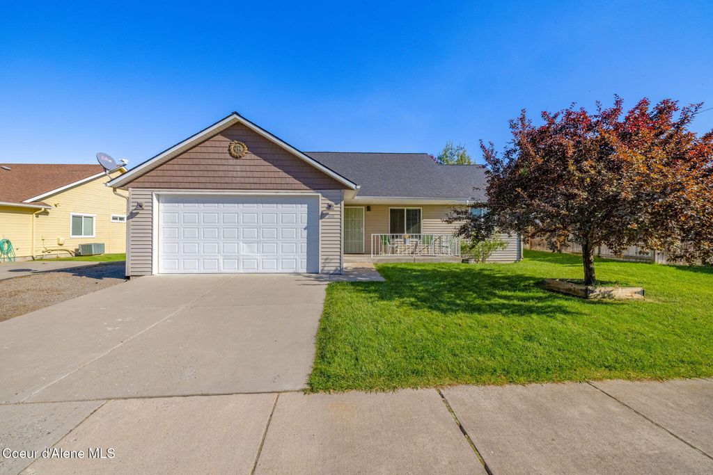 Photo of 600 ELM Rd, Post Falls, ID 83854 (MLS # 25-10212)
