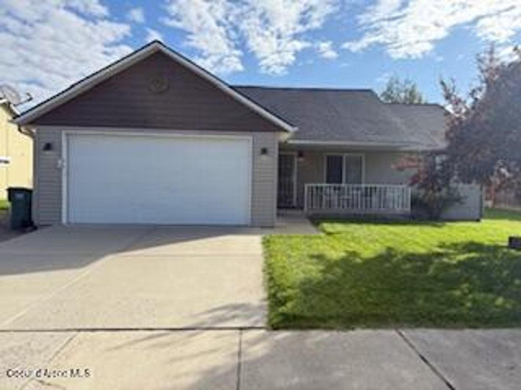 Photo of 600 ELM Rd, Post Falls, ID 83854 (MLS # 25-10212)