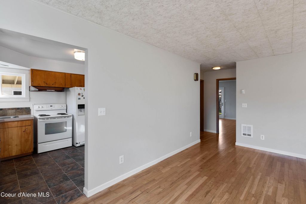 Photo of 218 2nd Ave, Sandpoint, ID 83864 (MLS # 26-2148)