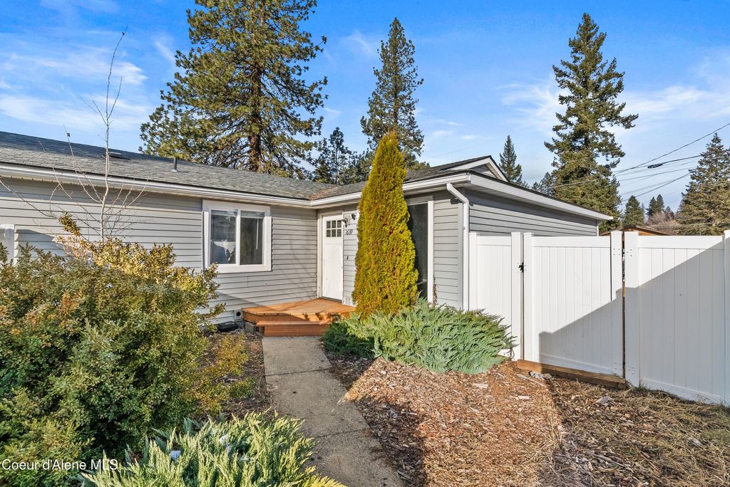 Photo of 1637 E Hastings AVE, Coeur dAlene, ID 83814 (MLS # 25-902)