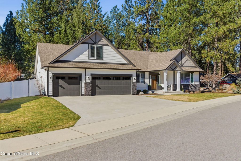 Photo of 11565 Emerald Dr, Hayden, ID 83835 (MLS # 26-2010)