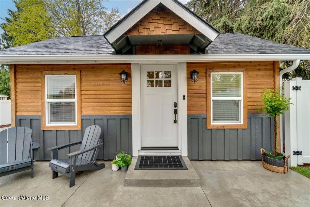 Photo of 302 LINDEN Ave, Coeur dAlene, ID 83814 (MLS # 26-757)