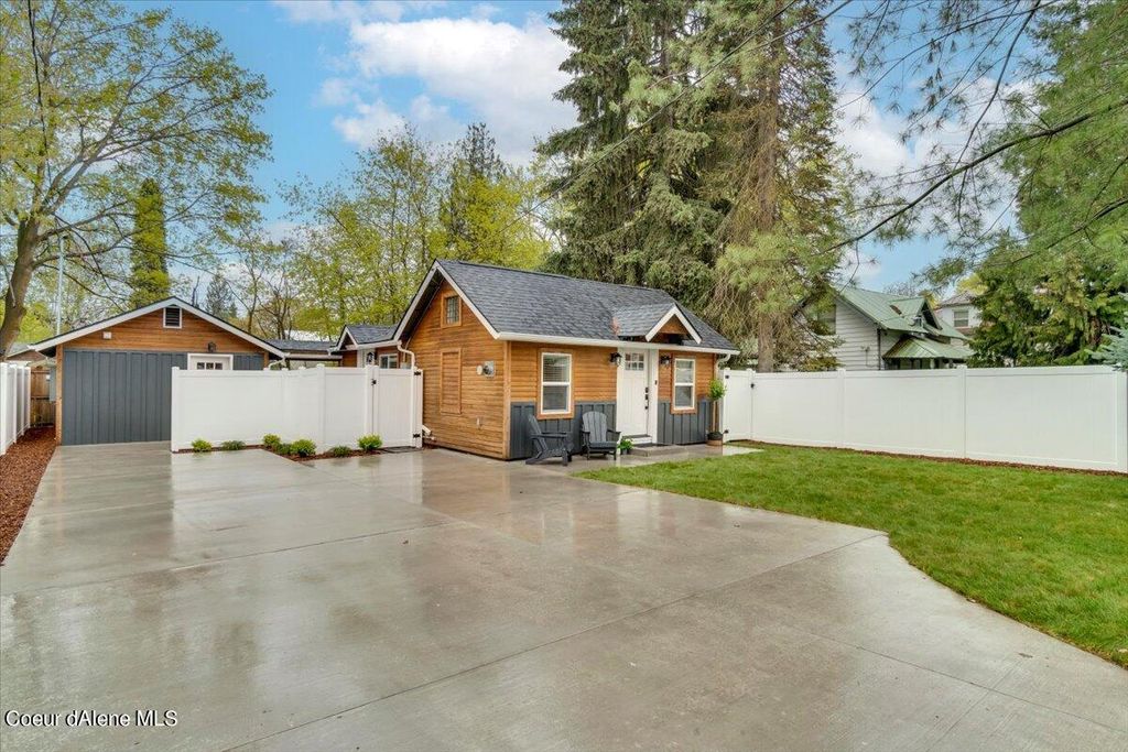 Photo of 302 LINDEN Ave, Coeur dAlene, ID 83814 (MLS # 26-757)