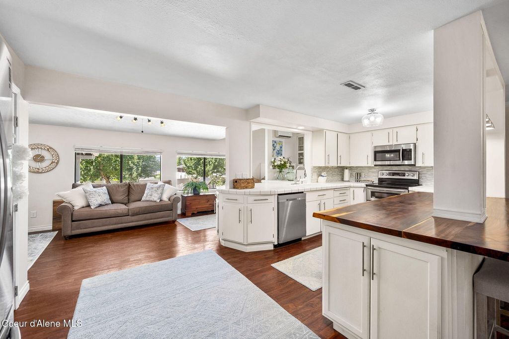 Photo of 5155 Ezy St, Coeur dAlene, ID 83815 (MLS # 26-3617)