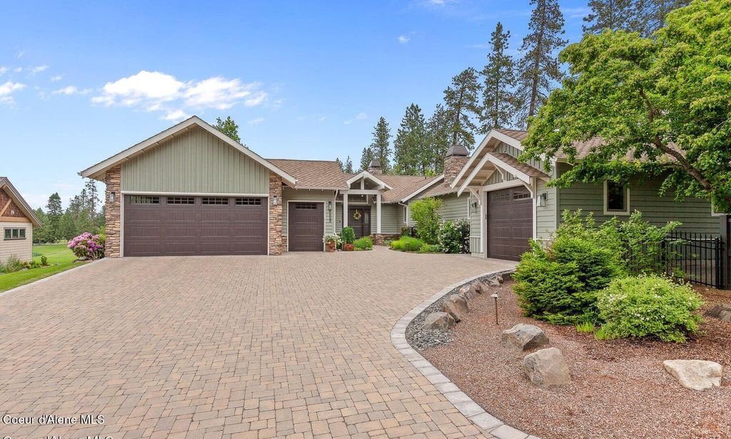 Photo of 9925 COUNTRY CLUB Club, Hayden Lake, ID 83835 (MLS # 25-10960)