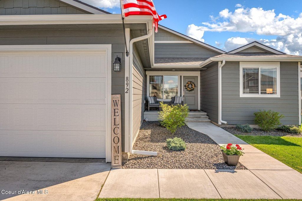 Photo of 892 Allenby Ct, Post Falls, ID 83854 (MLS # 26-4376)