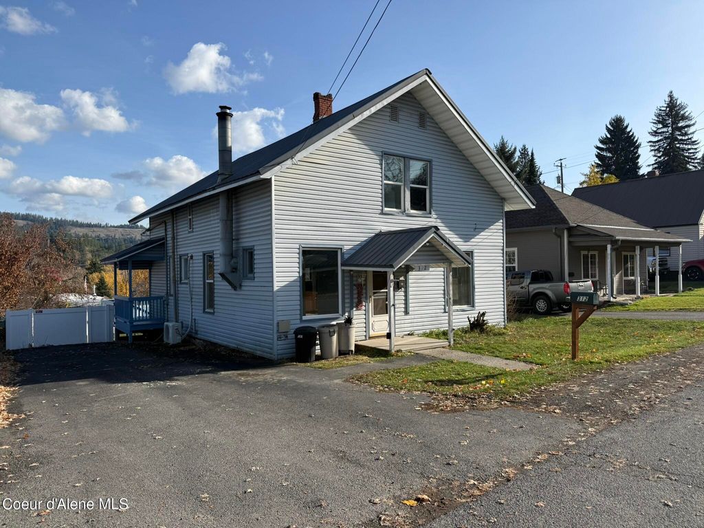 Photo of 312 4th St, St. Maries, ID 83861 (MLS # 25-10872)