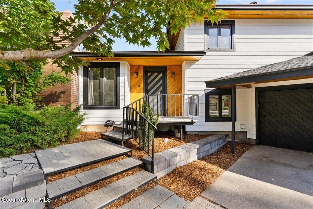 Photo of 2201 CANYON DR, Coeur dAlene, ID 83815 (MLS # 26-9571)