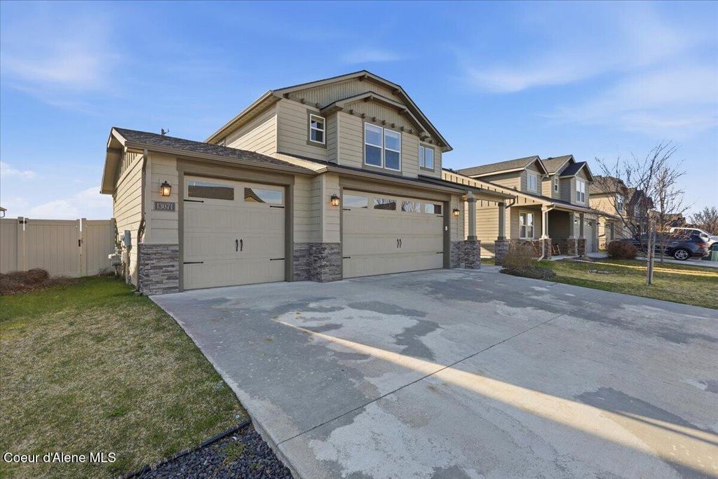 Photo of 13071 LOVELAND Way, Hayden, ID 83835 (MLS # 26-2851)