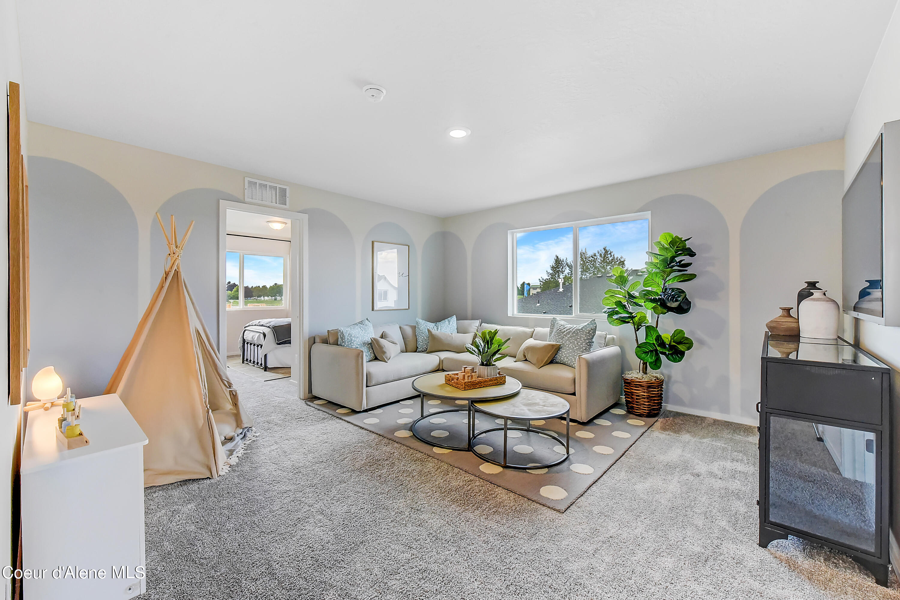 Hayden, Idaho 83835, United States, 4 Bedrooms Bedrooms, ,3 BathroomsBathrooms,Residential,Pending,18503